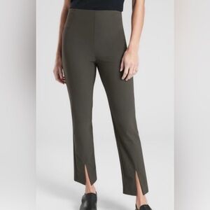 Athleta Wander Slim straight leg stretch ankle size 4T in EUC